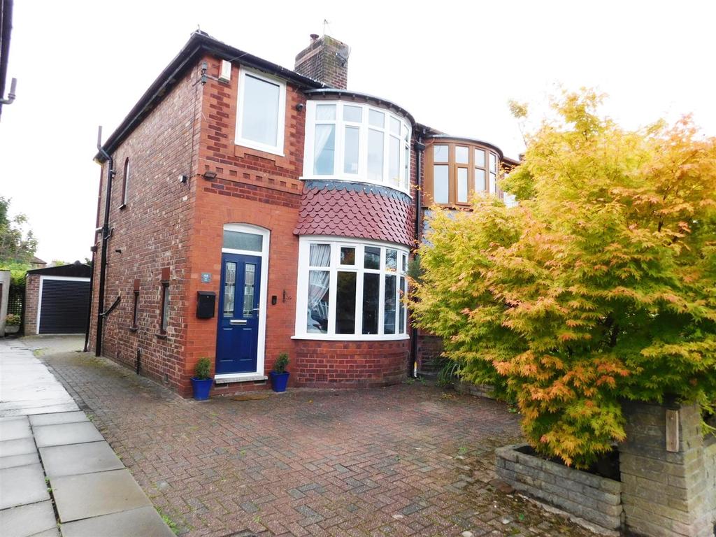 Kew Road, Failsworth, Manchester 3 bed townhouse £220,000