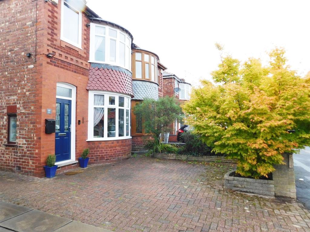 Kew Road, Failsworth, Manchester 3 bed townhouse £220,000