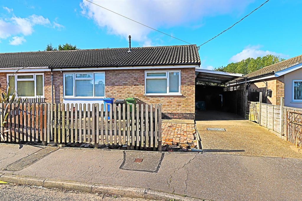 Willow Road, Pakefield 2 bed semidetached bungalow £200,000