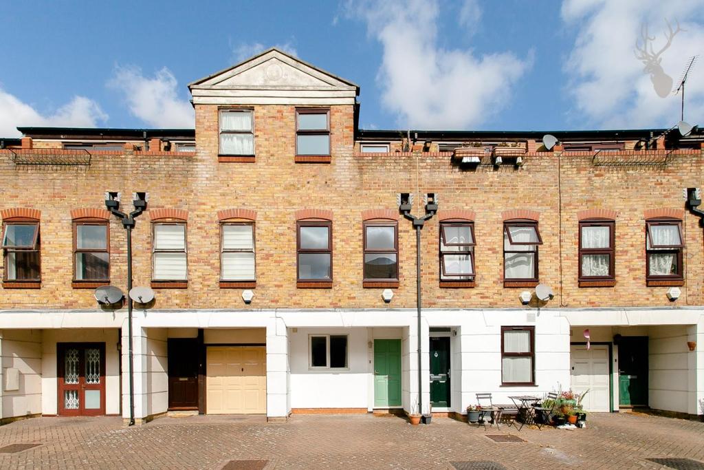 Malmesbury Road, London 2 bed townhouse £1,850 pcm (£427 pw)