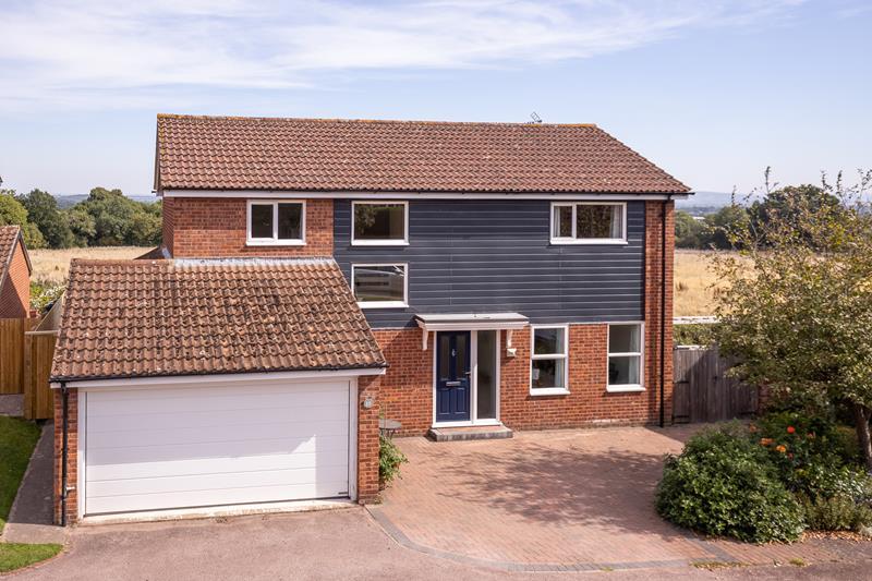25 The Moorlands, Malvern, Worcestershire, WR14 4 bed detached house