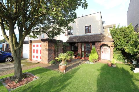 74 Boscombe Avenue, Grays, RM17 6DU