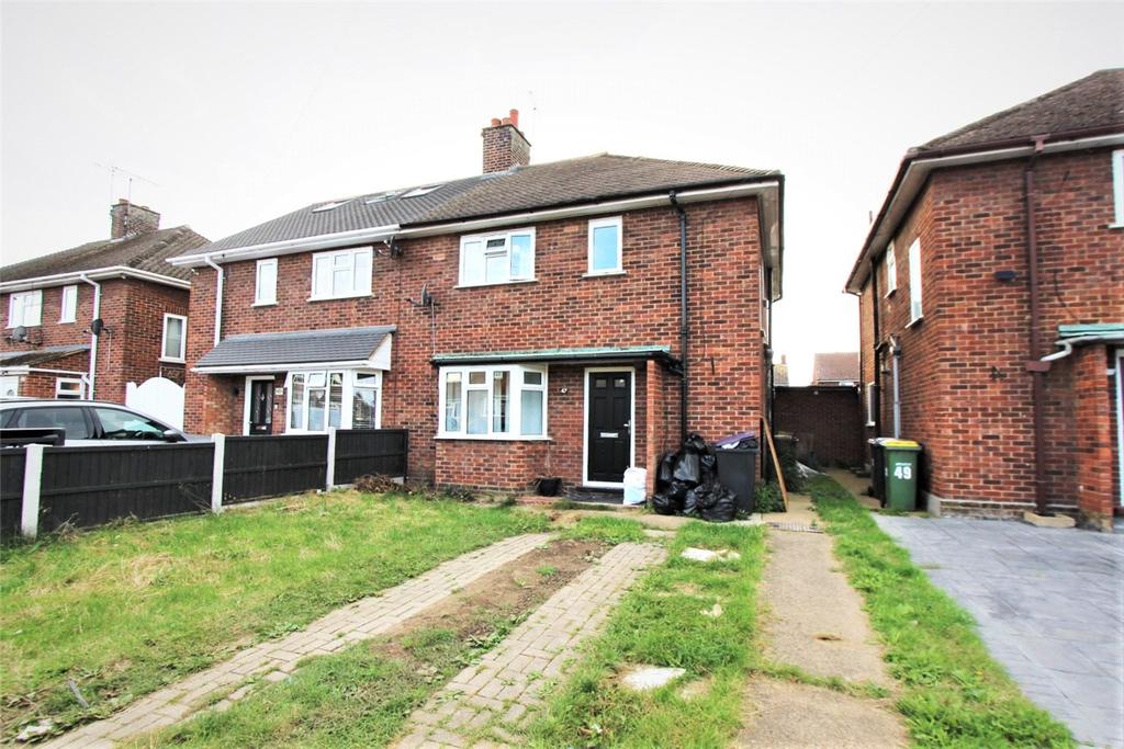 The Drive, Rochford, SS4 3 bed semidetached house £325,000