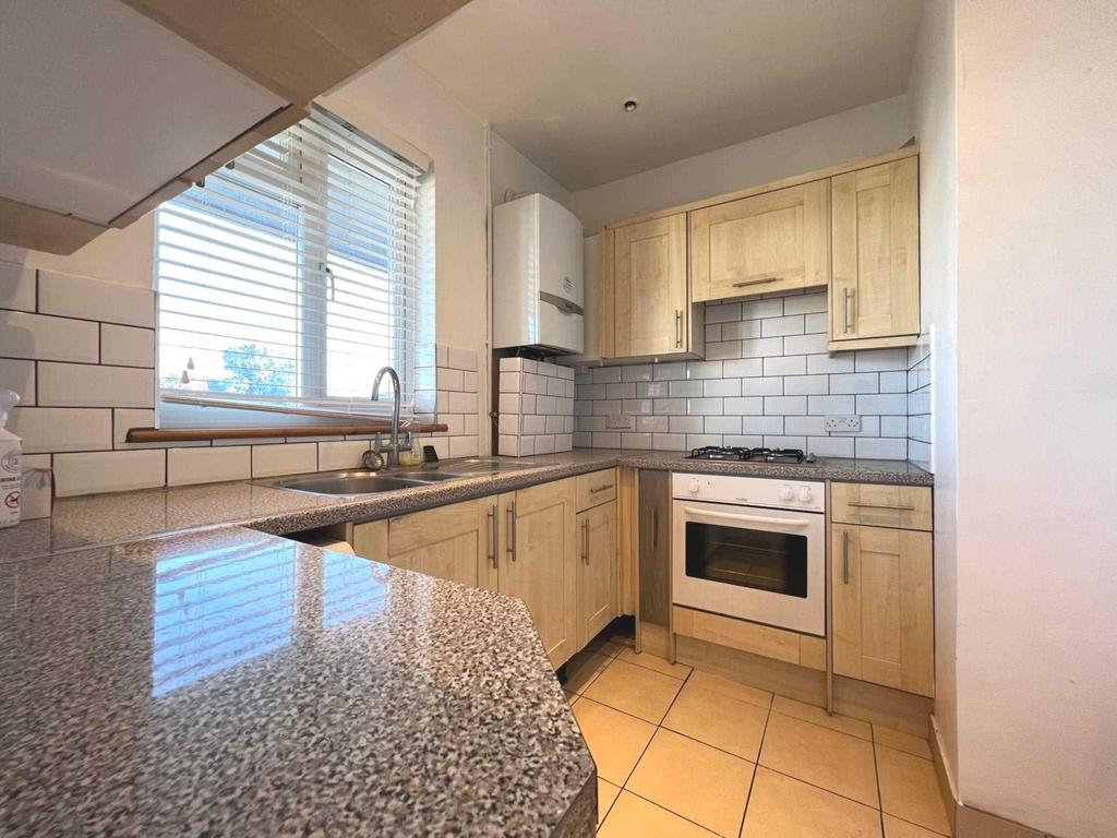 Medway Parade, Perivale, UB6 8HS 2 bed flat £1,348 pcm (£311 pw)