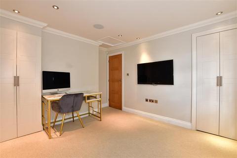 1 Oak Road, Leatherhead, KT22 7PH