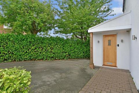 1 Oak Road, Leatherhead, KT22 7PH