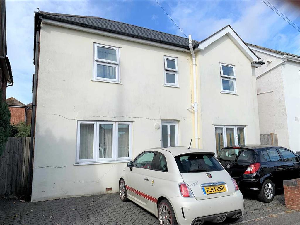 Stanfield Road, Winton, Bournemouth 4 bed detached house £1,740 pcm