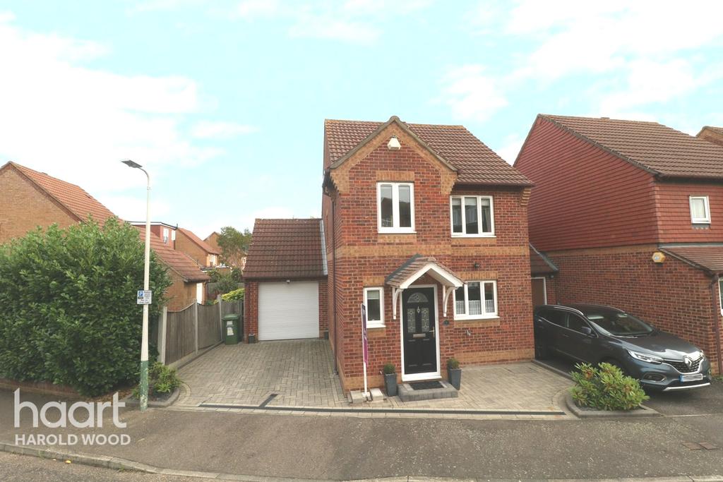 Cavell Crescent, Romford 3 Bed Detached House - £475,000