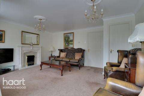 5 Cavell Crescent, Harold Wood, Romford, RM3 0WL