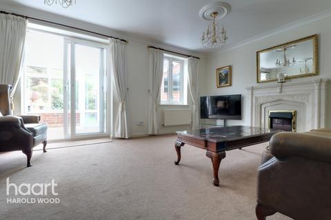 5 Cavell Crescent, Harold Wood, Romford, RM3 0WL