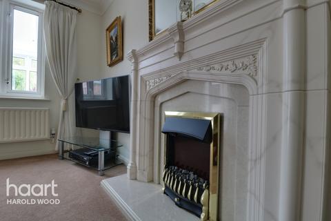 5 Cavell Crescent, Harold Wood, Romford, RM3 0WL