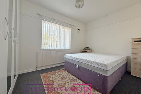 2 bedroom flat to rent, Rosary Close,  Hounslow, TW3