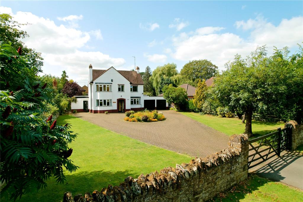Harlestone Road, Dallington, Northamptonshire, NN5 4 bed detached house