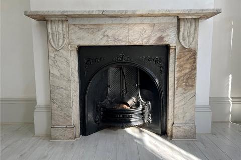 62 Thornhill Square, London, N1 1BE