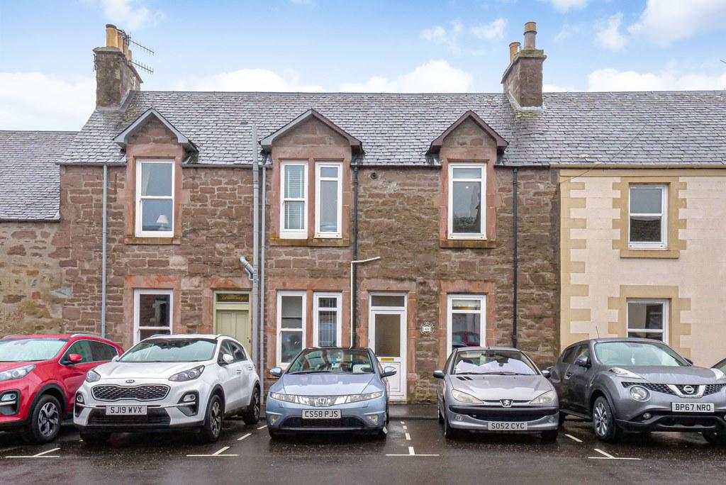 Commissioner Street, Crieff PH7 3 bed terraced house £175,000