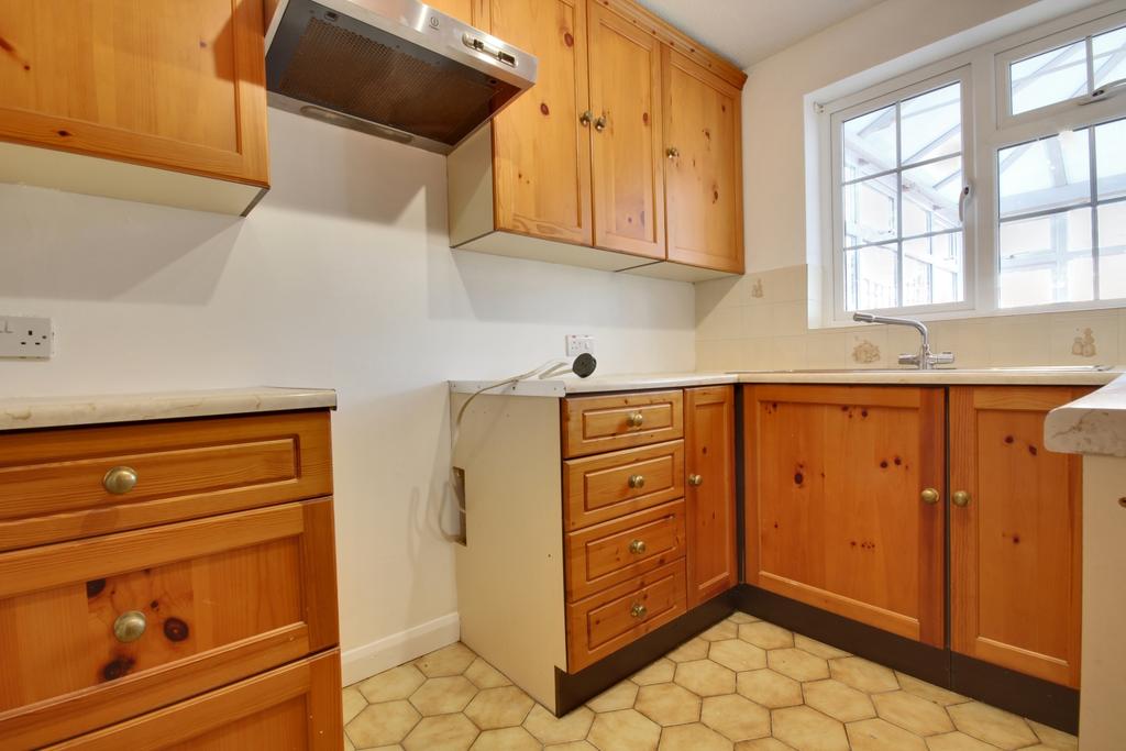 Samber Close, Lymington, Hampshire, SO41 3 bed end of terrace house £