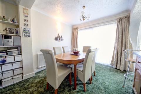 12 Linden Way, London, N14 4LU