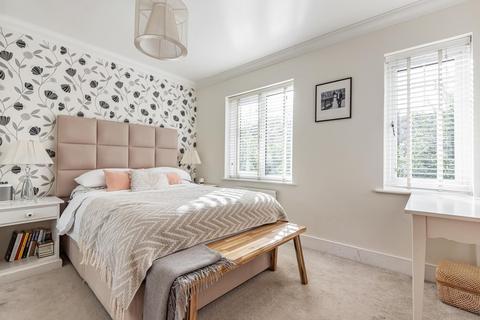 35 Hengest Avenue, Esher, KT10 0BP
