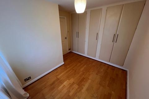 2 bedroom flat to rent, Kemble Parade, Potters Bar, EN6