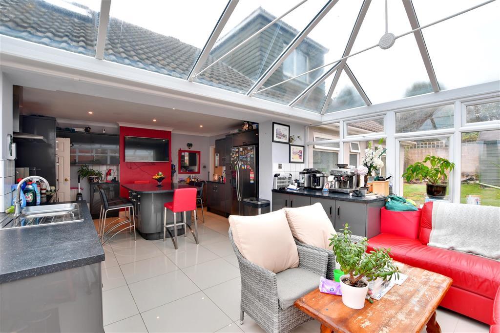 Kitchen/ Breakfast Area