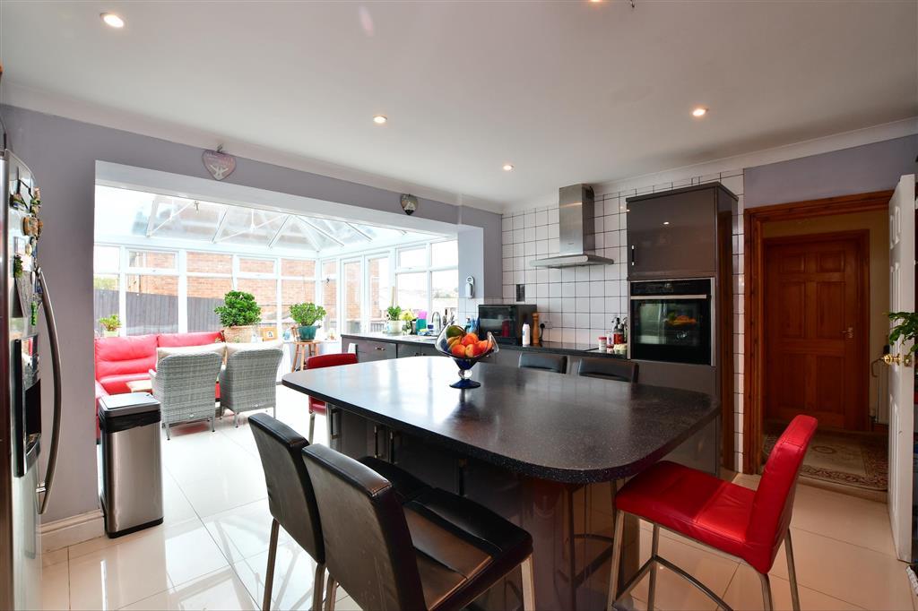 Kitchen/ Breakfast Area