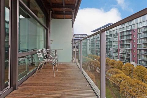 2 bedroom apartment for sale, Howard Building, Chelsea Bridge Wharf, London, SW11