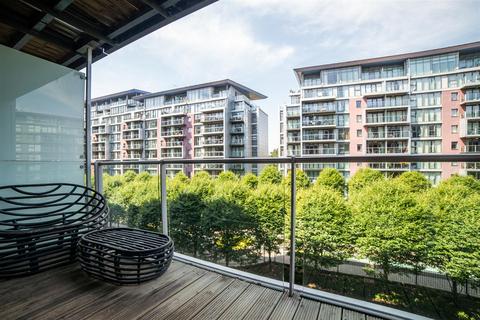 2 bedroom apartment for sale, Howard Building, Chelsea Bridge Wharf, London, SW11