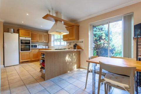 18 Rhigos, Emmer Green, Reading, RG4 8LF