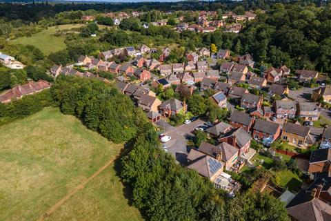 18 Rhigos, Emmer Green, Reading, RG4 8LF