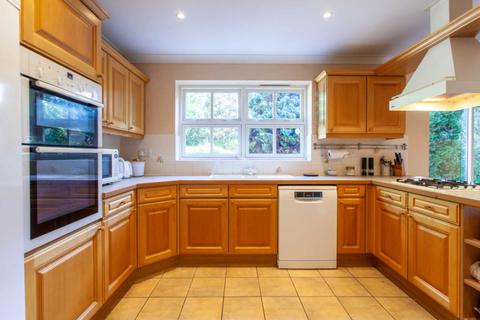 18 Rhigos, Emmer Green, Reading, RG4 8LF