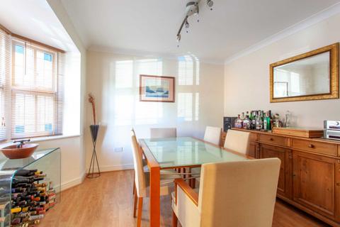 18 Rhigos, Emmer Green, Reading, RG4 8LF