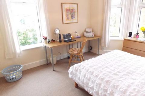 3 bedroom apartment to rent, Gerald Road, Charminster, Charminster