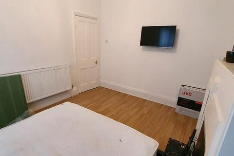 3 bedroom terraced house to rent, Grange st, Salford M6