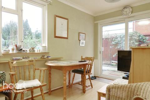 43 Homeway, Romford, RM3 0HD