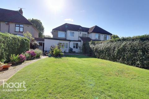 43 Homeway, Romford, RM3 0HD