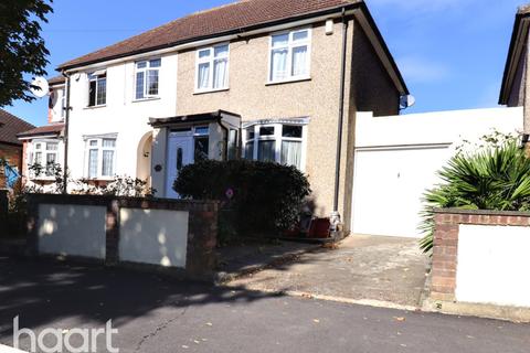 43 Homeway, Romford, RM3 0HD