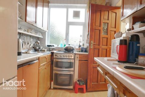 43 Homeway, Romford, RM3 0HD