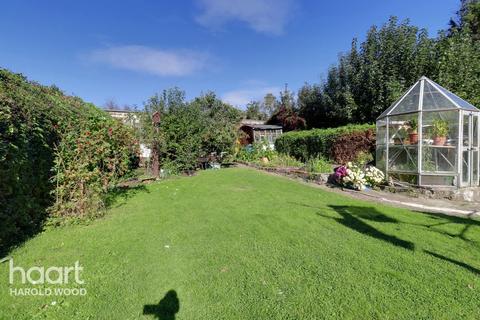 43 Homeway, Romford, RM3 0HD