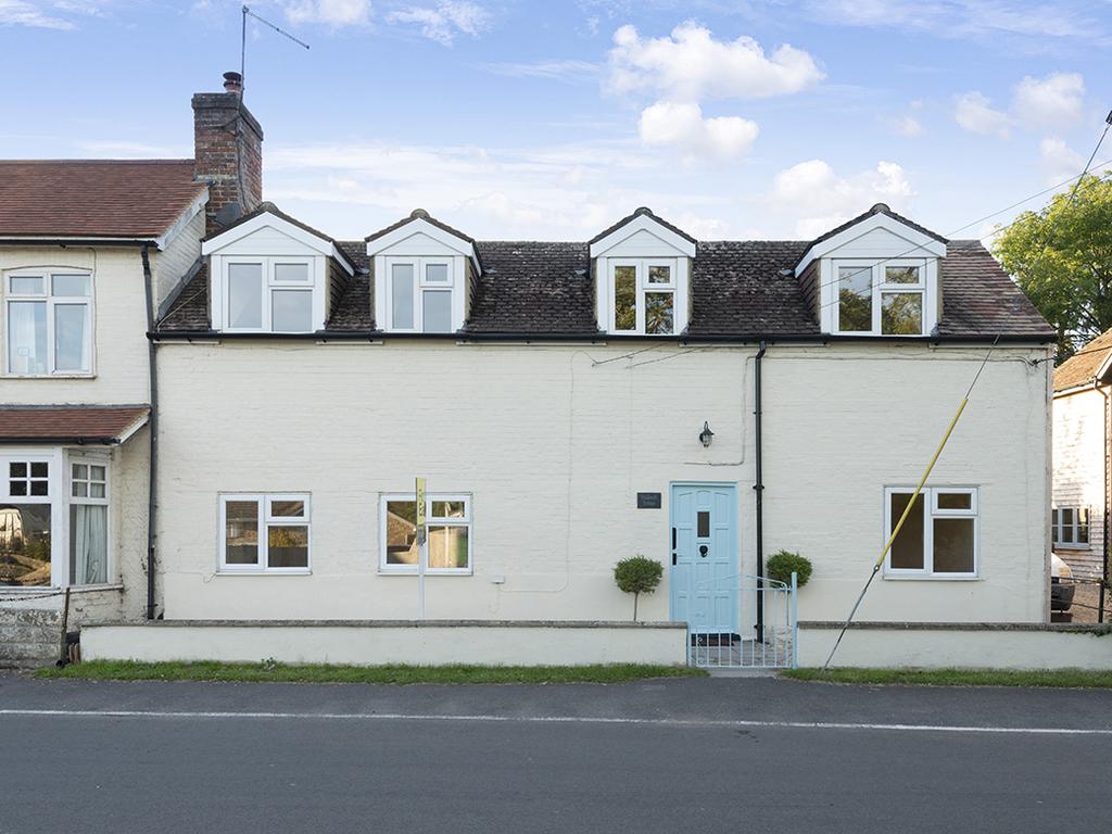 Kings Stag, Kings Stag, Dorset, DT10 3 bed semidetached house £450,000
