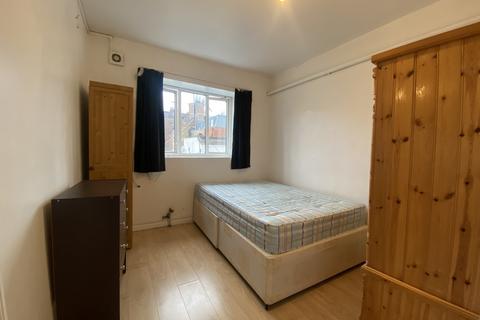 Studio to rent, Holloway Road,  Holloway, N7