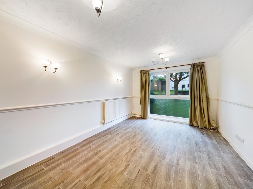 London Road, Hemel Hempstead, Hertfordshire, HP3 9SQ 3 bed apartment to