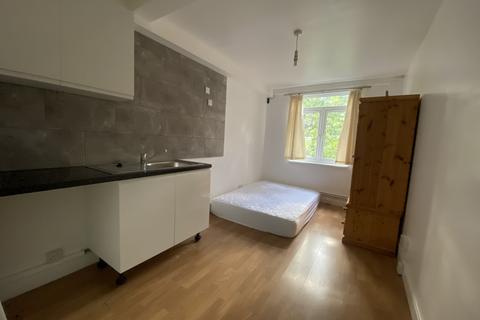 Studio to rent, Kember Street,  Islington, N1