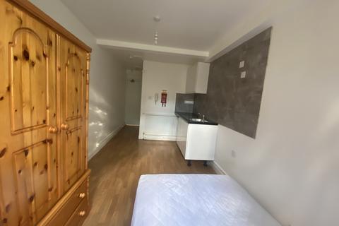 Studio to rent, Kember Street,  Islington, N1