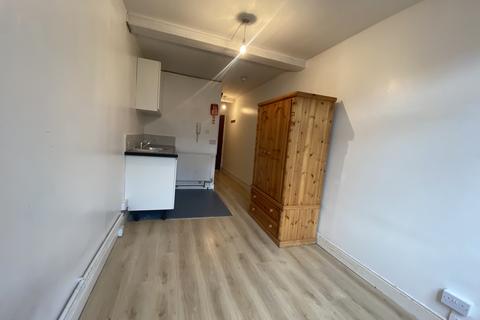 Studio to rent, Kember Street,  Islington, N1