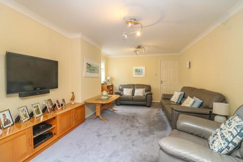 21 Barnwell Drive, Hockley, SS5 4UZ