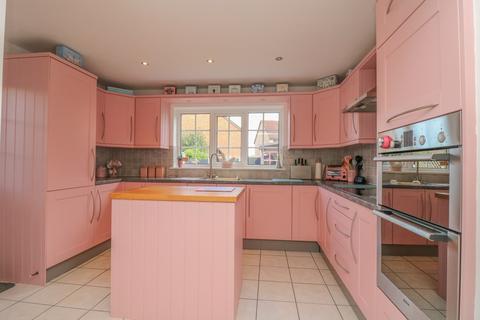 21 Barnwell Drive, Hockley, SS5 4UZ