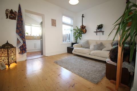2 bedroom end of terrace house for sale - Wainscott Road, Southsea