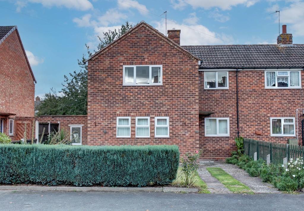 Salwarpe Road, Charford, Bromsgrove, B60 3HS 3 bed end of terrace house