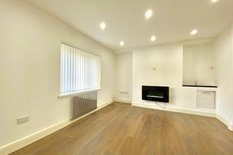 5 Almond Crescent, Gateshead, NE8 2TE