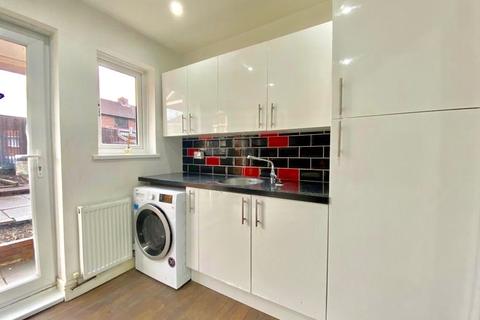 5 Almond Crescent, Gateshead, NE8 2TE